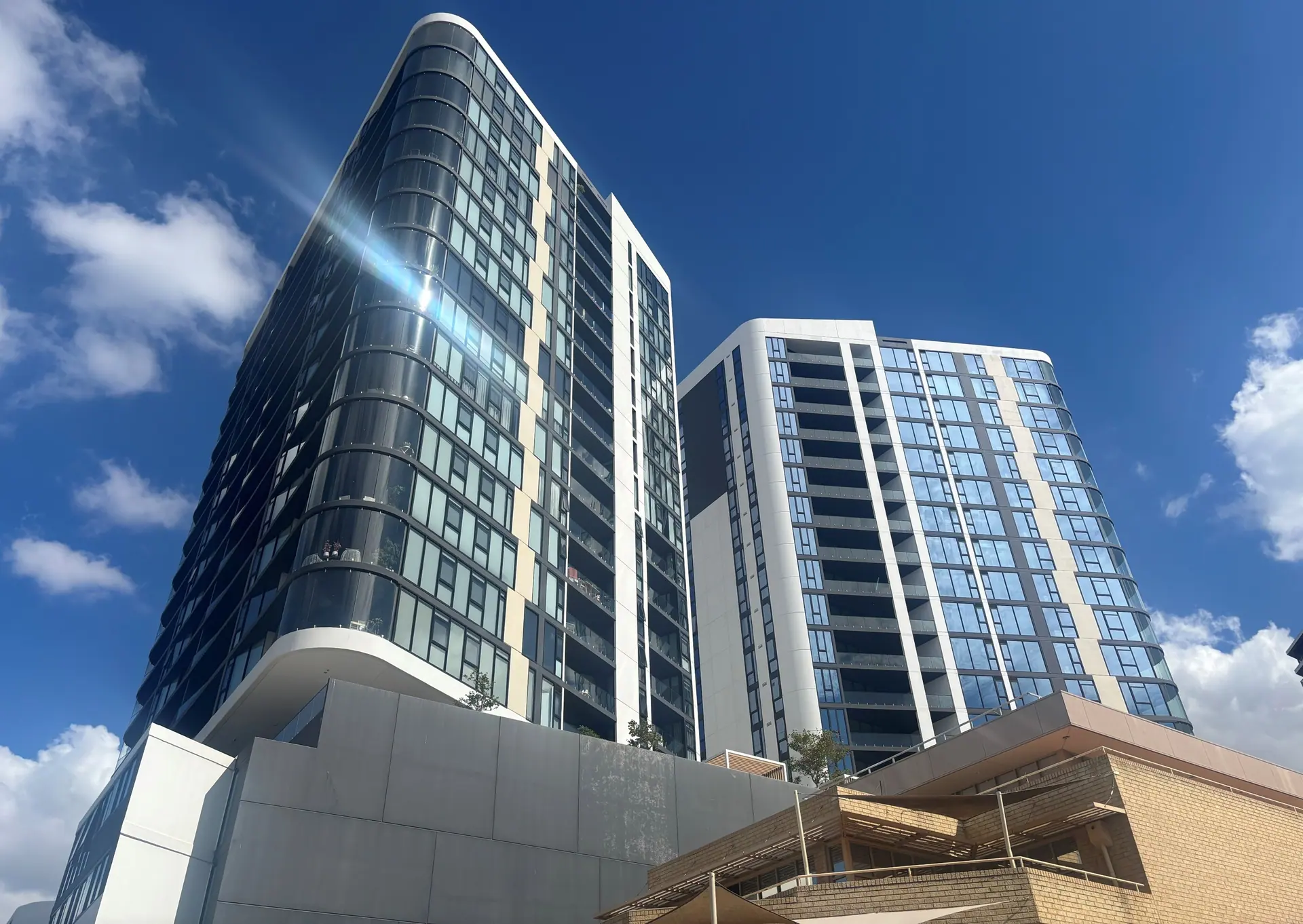 Cirque Duet apartment towers, Perth